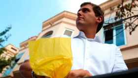 Albert Rivera, líder de Ciudadanos, en un acto del partido para retirar lazos amarillos en Alella / EFE