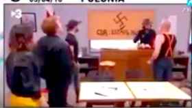 El programa de humor de TV3 'Polònia' vinculó a la Policía Nacional con el franquismo, las esvásticas y la violencia gratuita / CG