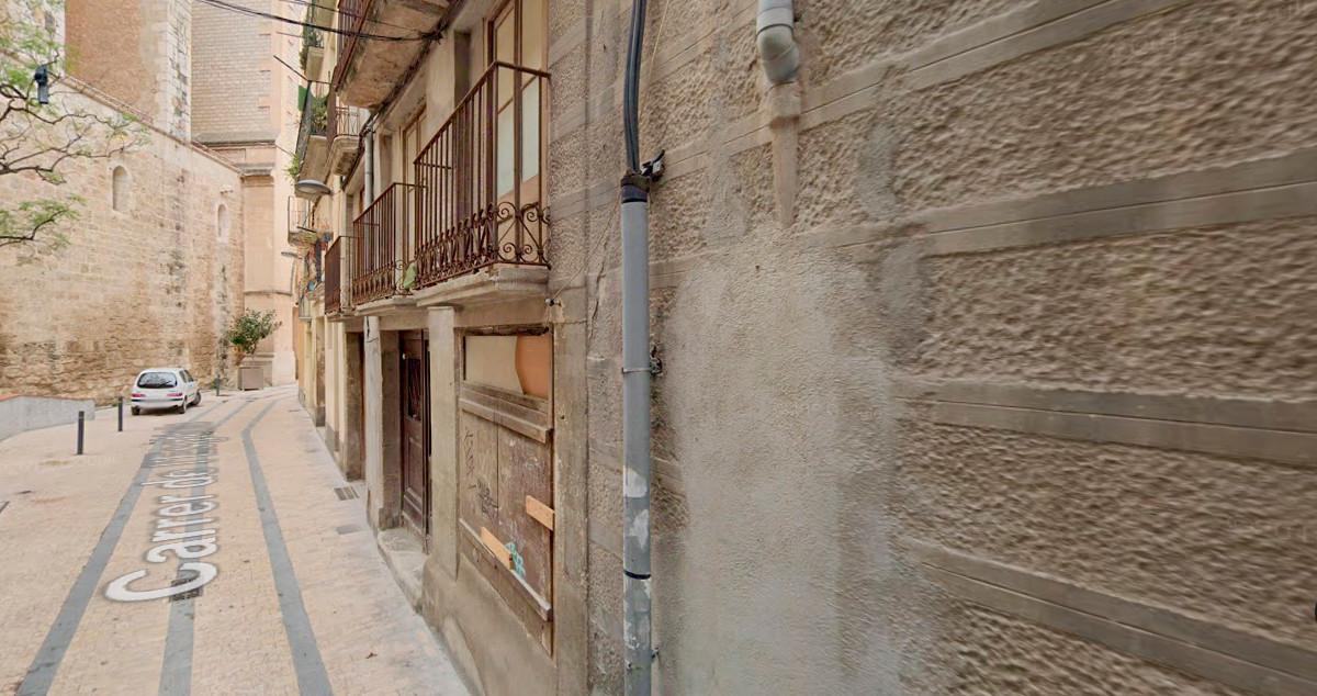 La calle de Valls donde ha aparecido el cadáver / GOOGLE STREET VIEW