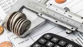 Dinero, factura y calculadora