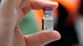 Una dosis de la vacuna contra el coronavirus de Pfizer / GOVERN