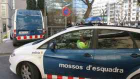 Imagen de archivo de un coche patrulla de los Mossos d'Esquadra en Barcelona / EFE