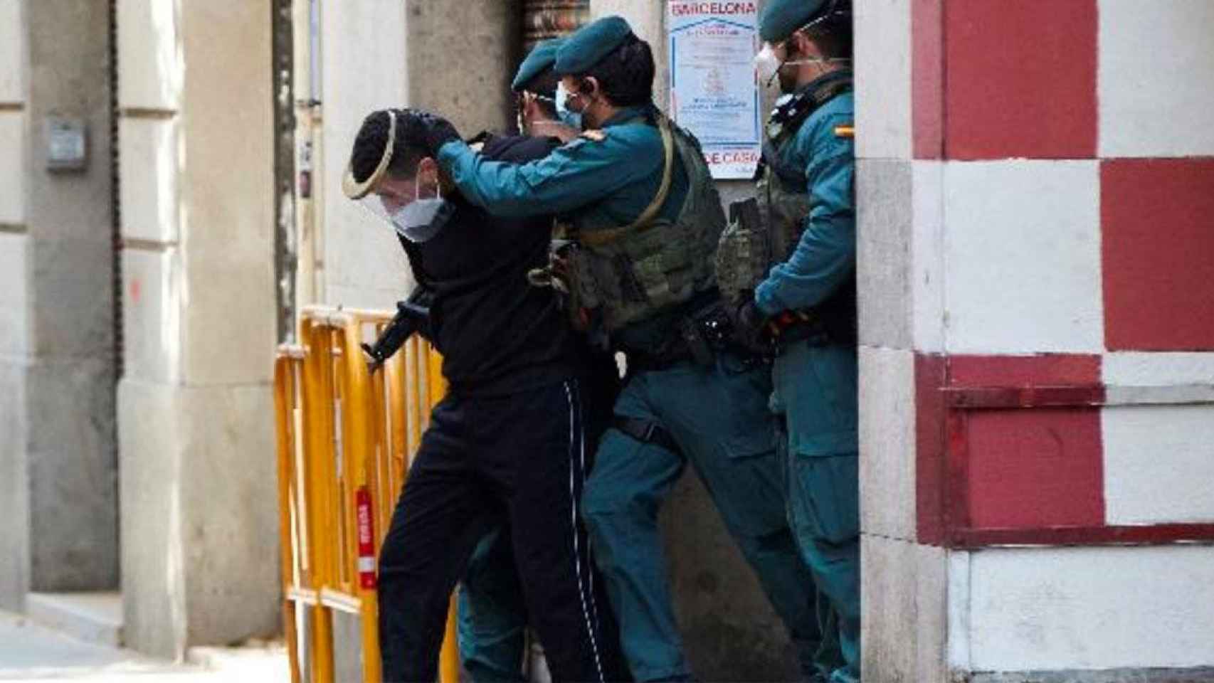 La Guardia Civil detiene al presunto yihadista en Barcelona / E