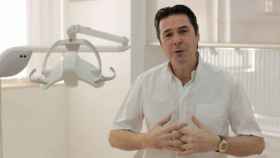 El ortodoncista Luis Carriere, en un vídeo que explia sus revolucionarias técnicas / CG