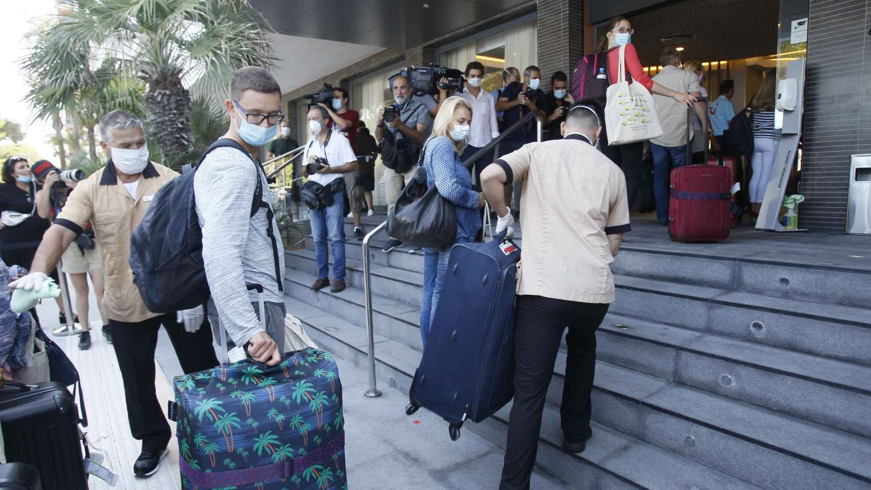 Turistas llegan a los hoteles abiertos tras el estado de alarma / EP