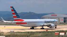 Una aeronave de American Airlines en una pista del aeropuerto de El Prat / CG