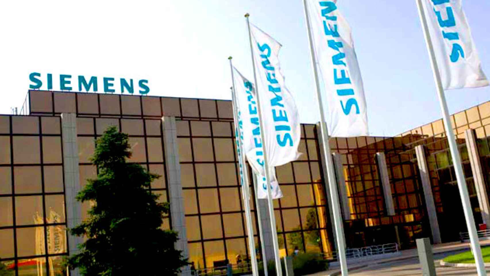 Entrada principal de la sede corporativa de Siemens de Tres Cantos en Madrid / CG