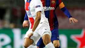 Mbappé con Messi en el PSG-Barça / EFE