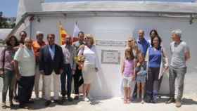 Una foto de la familia de Johan Cruyff  y Joan Laporta en la inauguración de la placa al exfutbolista