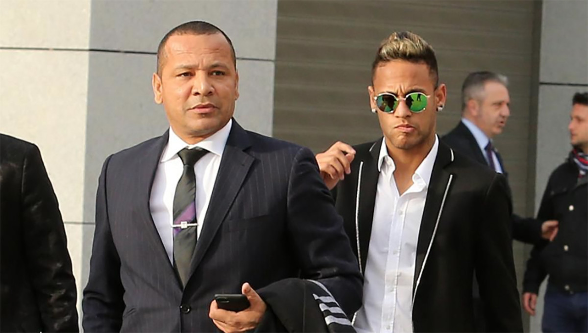 Neymar Jr y su padre, rumbo a los juzgados en una imagen de archivo / EFE