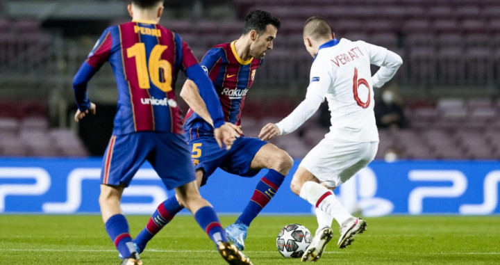 Sergio Busquets superando a Verratti en el Barça-PSG / FC Barcelona