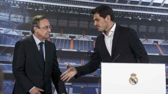 Florentino Pérez e Iker Casillas en el acto de despedida del guardameta EFE