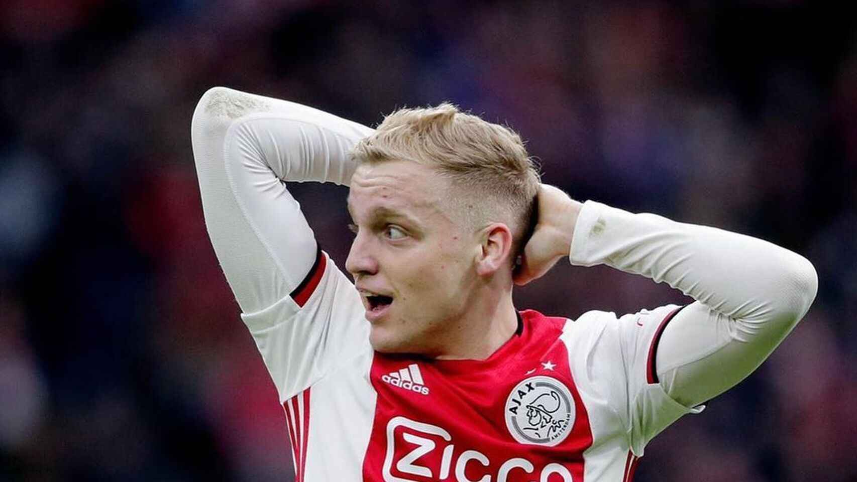 Van de Beek, lamentando una ocasión con el Ajax | EFE