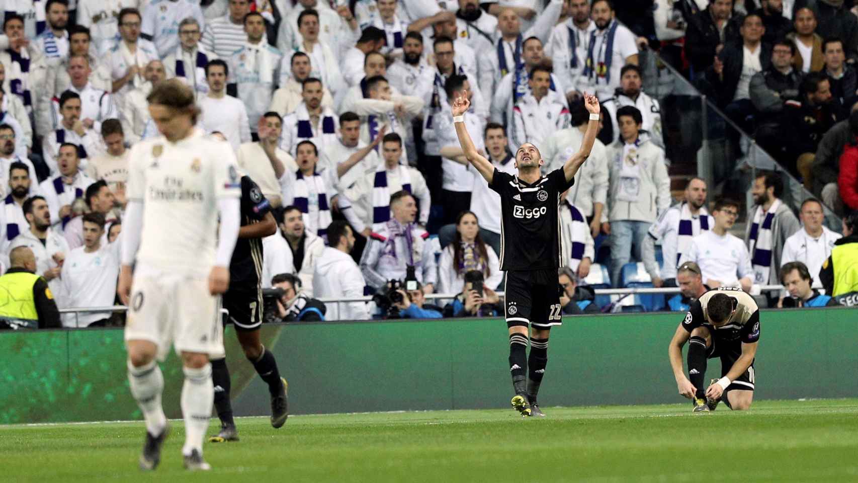 Modric se lamenta ante el cataclismo del Real Madrid contra el Ajax en el Bernabéu / EFE