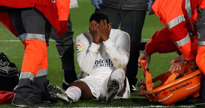 Rodrygo, jugador del Madrid, tras lesionarse contra el Granada | EFE