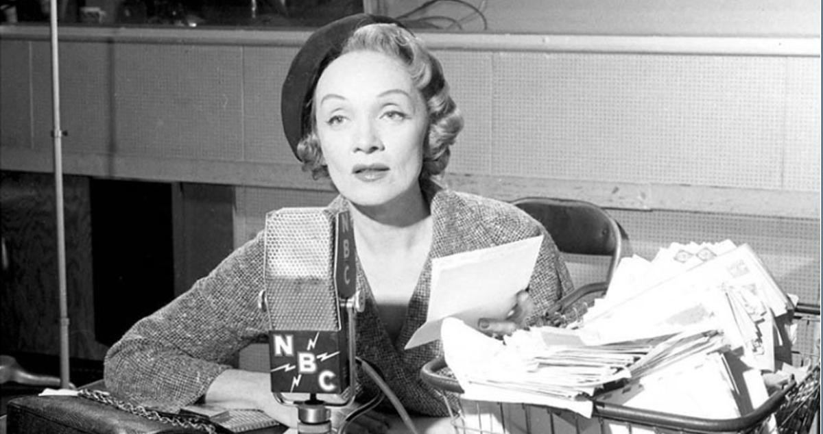 Marlene Dietrich durante su época como colaboradora del programa de fin de semana Monitor en la red NBC Radio / NBC Radio