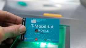 Imagen de un título de transporte de la T-Mobilitat, el sistema de abonos 'contactless'. SocMobilitat / CG