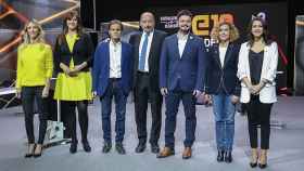 Cayetana Álvarez de Toledo (PP), Laura Borràs (JxCat), Jaume Asens (ECP), Vicent Sanchis (TV3), Gabriel Rufián (ERC), Meritxell Batet (PSC) e Inés Arrimadas (Cs), antes del debate de TV3 para el 28A / TV3