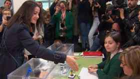 La presidenta de la mesa electoral niega el saludo a Inés Arrimadas / EUROPA PRESS