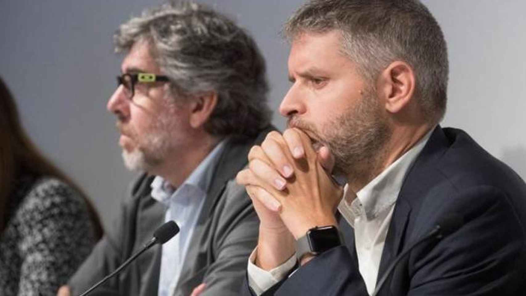 Andreu Van den Eyden (d) y Jordi Pina (en segundo plano), dos de los abogados defensores en el juicio del 'procés' / EFE