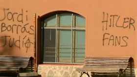 Pintadas amenazantes en la Escola Ramon Llull de Barcelona, colegio clave en el 1-O / TWITTER