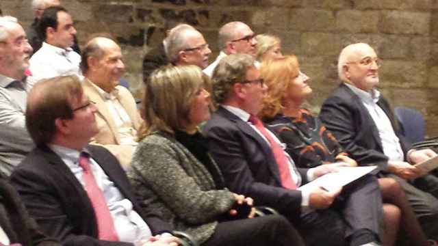 De izquierda a derecha, Mario Romeo (Portes Obertes del Catalanisme), Núria Marín (alcaldesa de L'Hospitalet), Ignasi Rafel (Portes Obertes del Catalalisme), Maria Eugènia Cuenca (exconsejera de Gobernación) y Joan Torres (consejero de TMB y expresidente