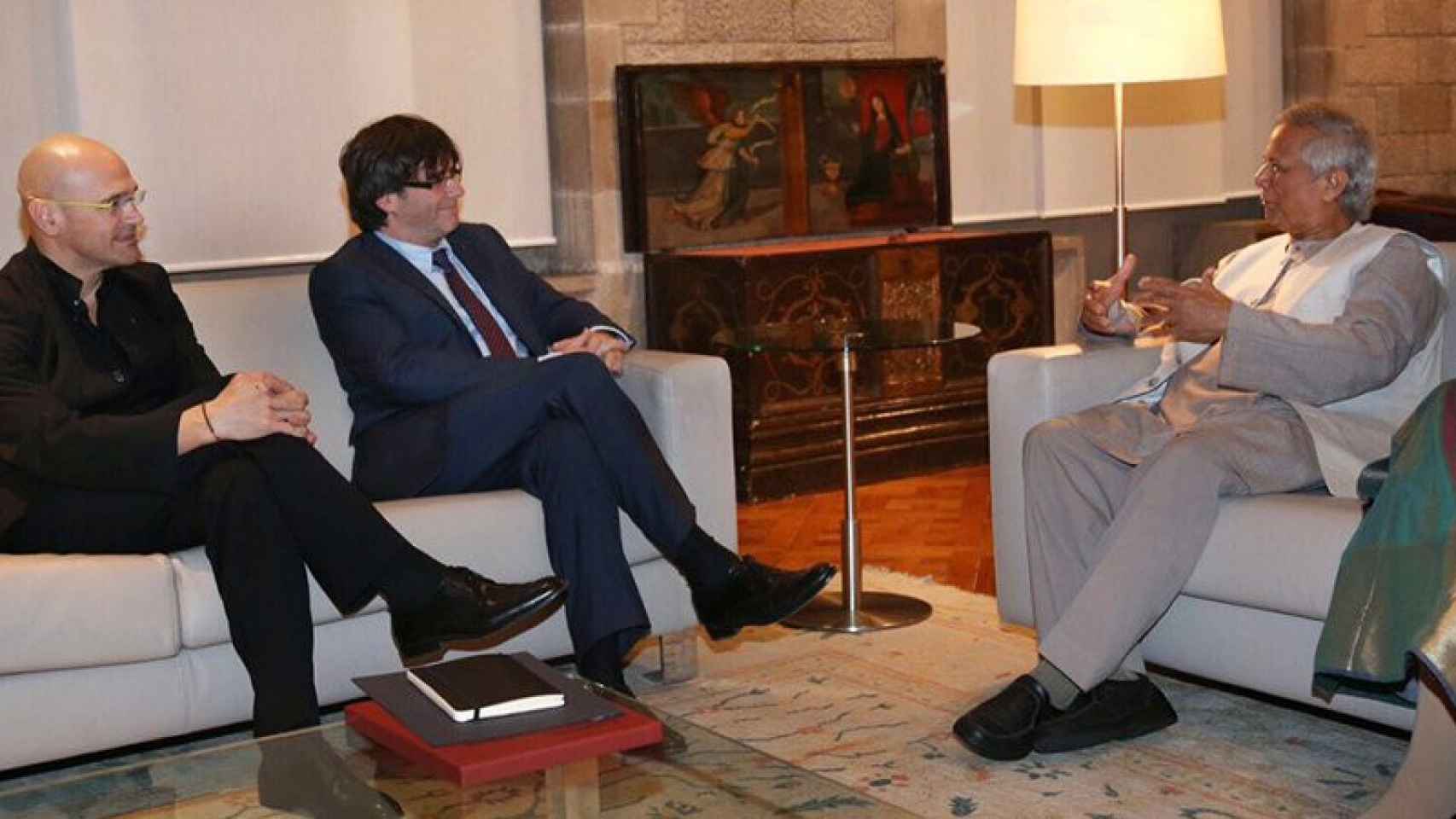 Raül Romeva, Carles Puigdemont y el Premio Nobel de la Paz Muhammad Yunus / GENCAT