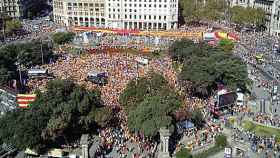 Concentración organizada por Sociedad Civil Catalana en la plaza de Cataluña con motivo del Día de la Hispanidad