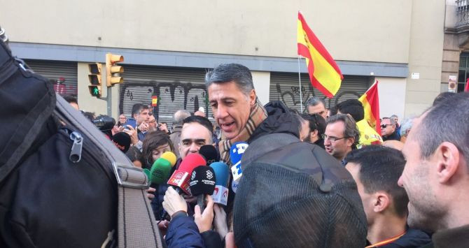 El candidato del PP a las elecciones del 21D, Xavier García Albiol, en la manifestación a favor de la Constitución / CG