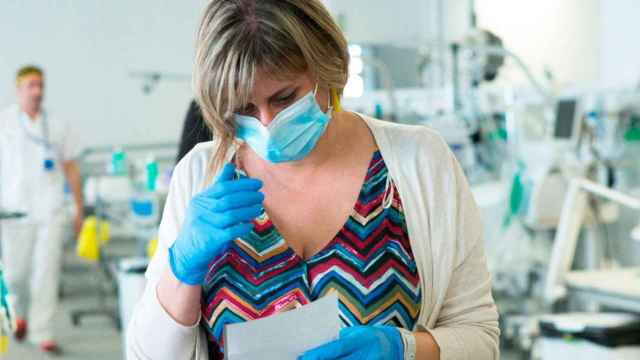 Alba Vergés, consejera catalana de Salud, visitando el anexo al Hospital Parc Taulí de Sabadell / EFE