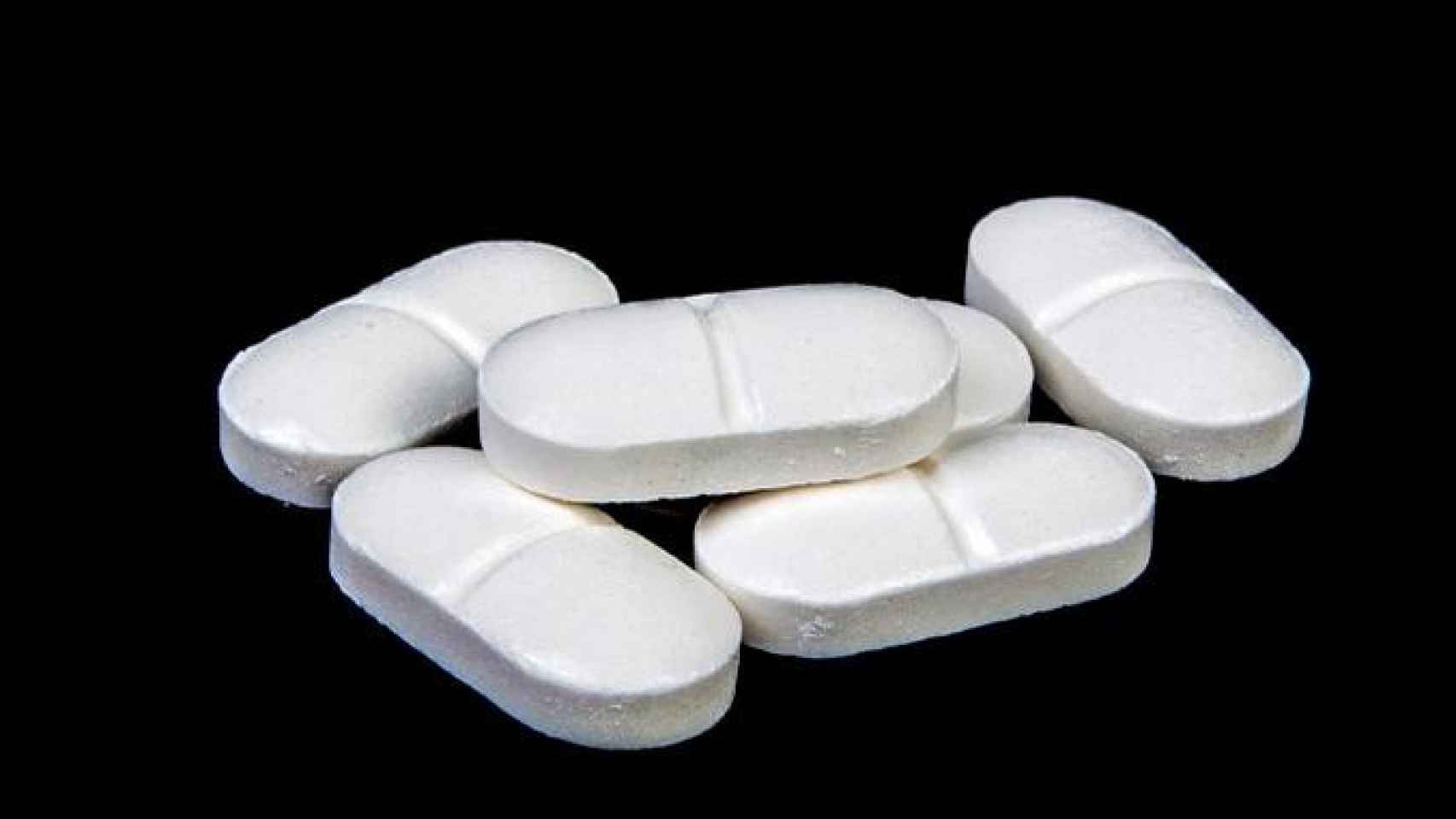 Seis pastillas de paracetamol