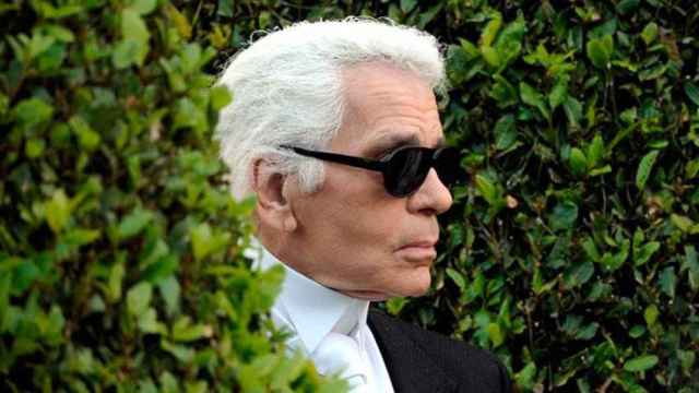 El diseñador alemán Karl Lagerfeld en una imagen realizada el 9 de mayo de 2011 tras un desfile de Chanel / EFE