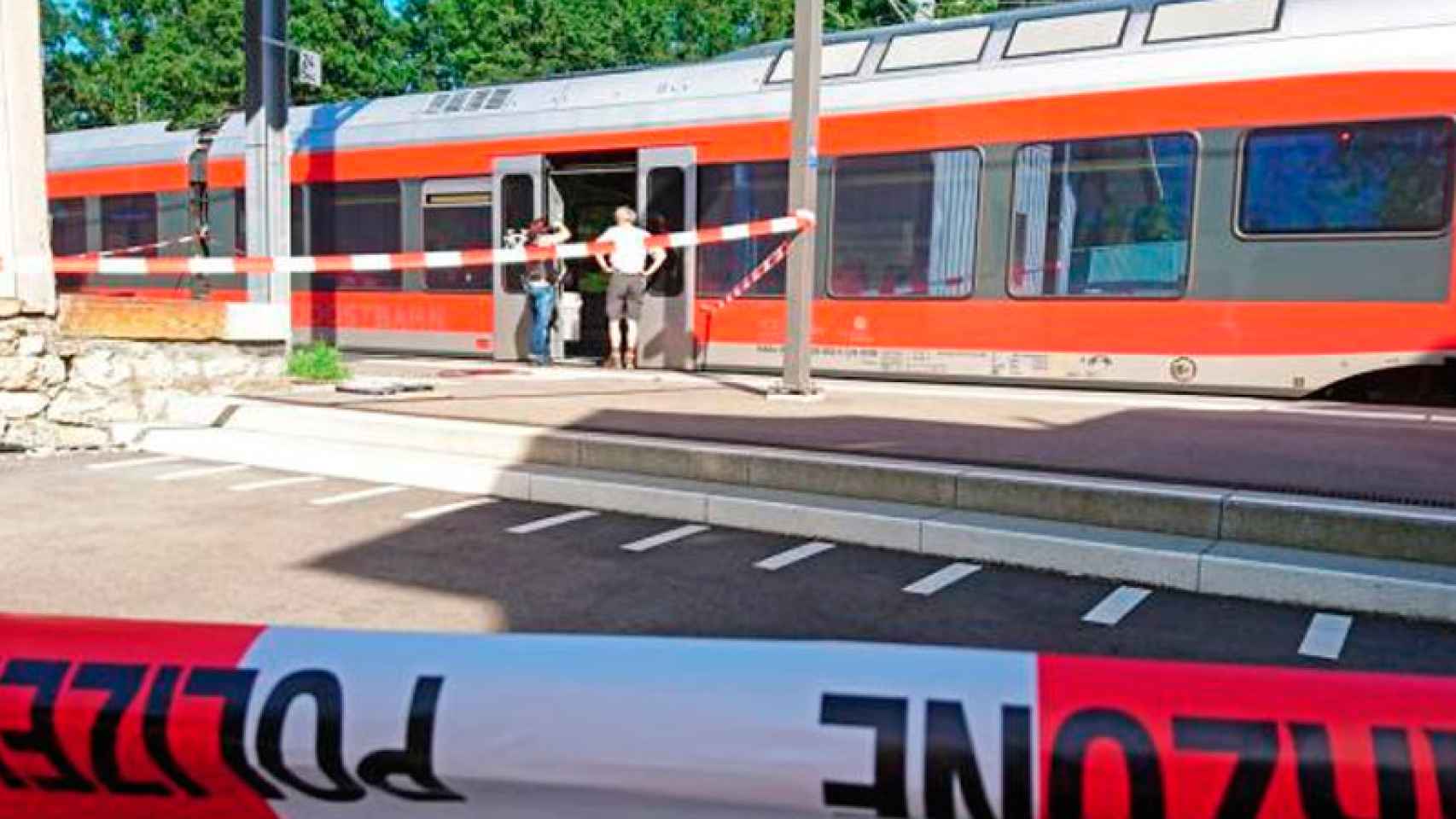 Imagen del tren en el que se han producido los ataques en Suiza.