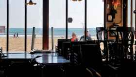 Un restaurante cerrado en la playa / EFE