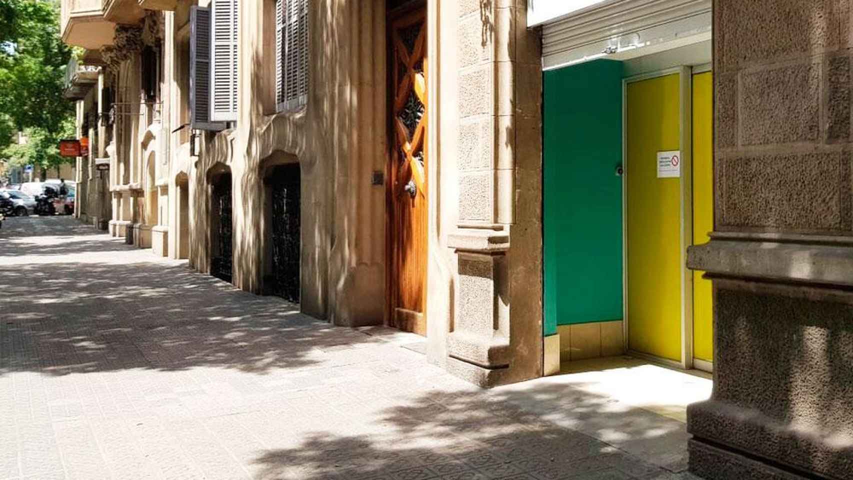 Imagen del local de SuperGlovo en el Eixample de Barcelona que ha encajado un expediente sancionador / CG