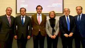 El presidente de CEOE, Antonio Garamendi (c), junto a los nuevos vicepresidentes de la patronal / CEOE