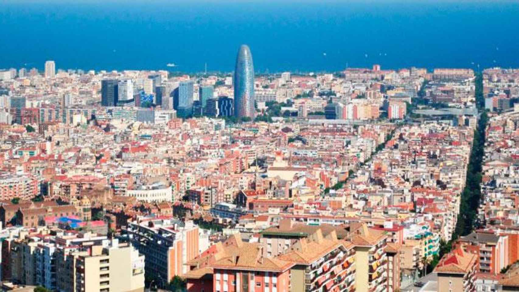 Imagen aérea de Barcelona y parte de su parque de vivienda / CG