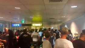 Imagen de colas en el control de pasaportes del aeropuerto de El Prat, en Barcelona / CG
