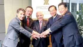 La cúpula japonesa y catalana de Ficosa celebran la nueva aportación de capital del grupo nipón en la firma de componentes de la automoción / CG