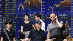 La Bolsa de Tokio ha sido una de las que más han notado los efectos de la devaluación del yuan