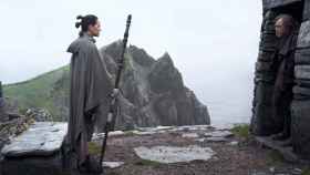 Dos personajes en una escena de la última película de 'Star Wars', la segunda saga más taquillera / CG