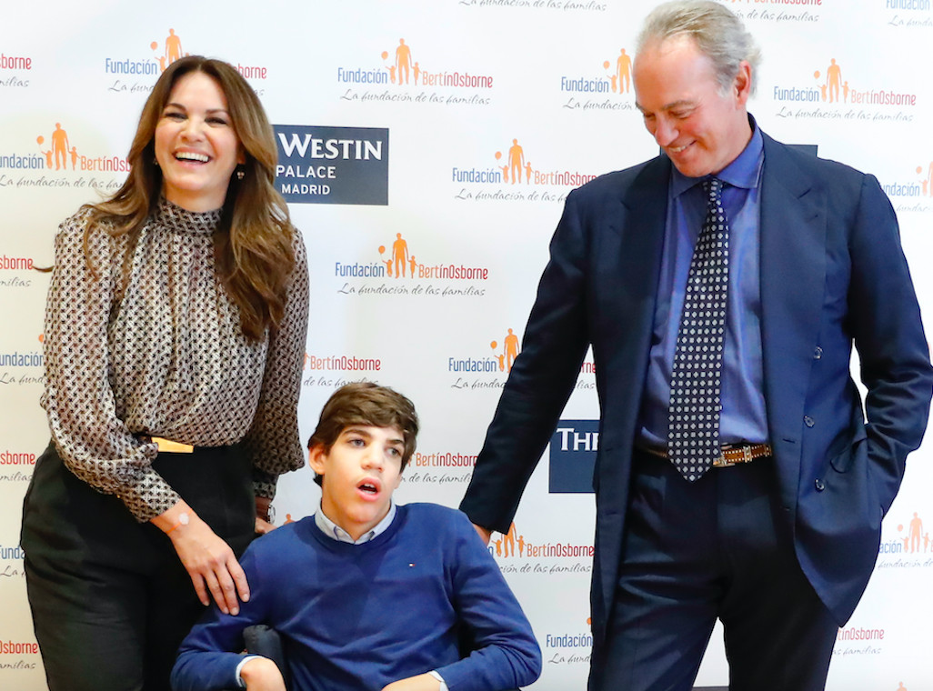 Bertín Osborne junto a su mujer y su hijo Kike, quien ha dado positivo en coronavirus / AGENCIAS