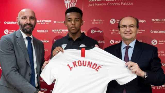 Monchi y Jules Koundé, en la presentación del central francés con el Sevilla / EFE