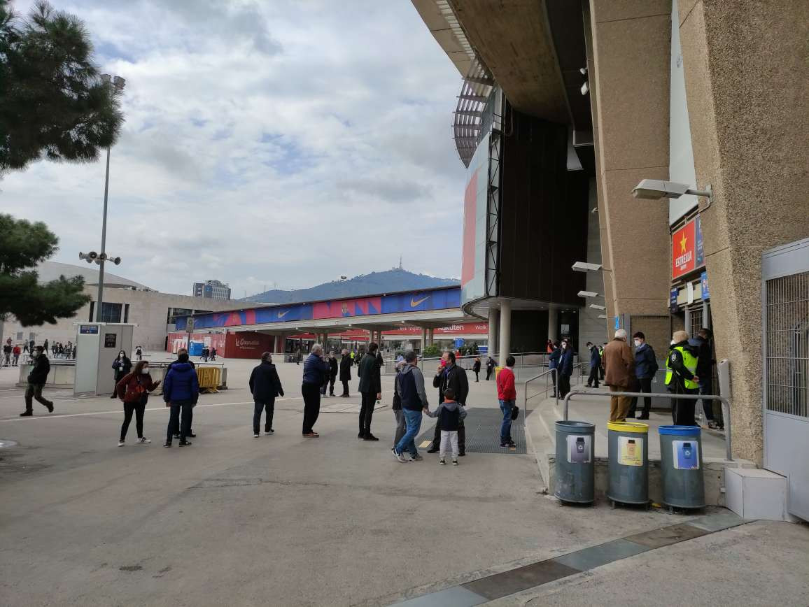 Socios del Barça asistiendo al Camp Nou para votar / Culemanía