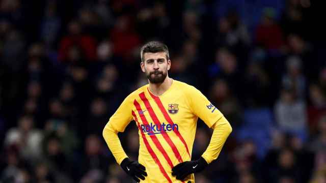 Gerard Piqué lamentando el gol del Espanyol / EFE