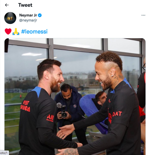 Neymar felicita a Messi a su regreso al PSG / TWITTER