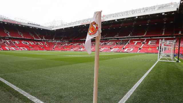 El banderín de tiro de esquina del Old Trafford, estadio del Manchester United / EFE