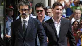 Cristóbal Martell también acompañó a Leo Messi en los juzgados de Gavà / EFE
