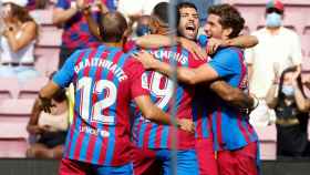 Los jugadores del Barça celebran un gol del equipo en esta temporada / EFE