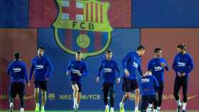 Los jugadores del Barça en un entrenamiento / EFE